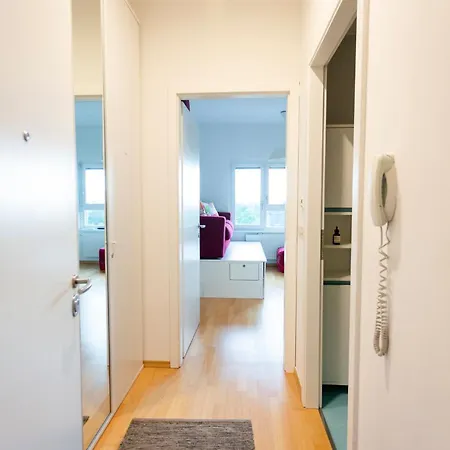 Cute Tiny Flat דירה *